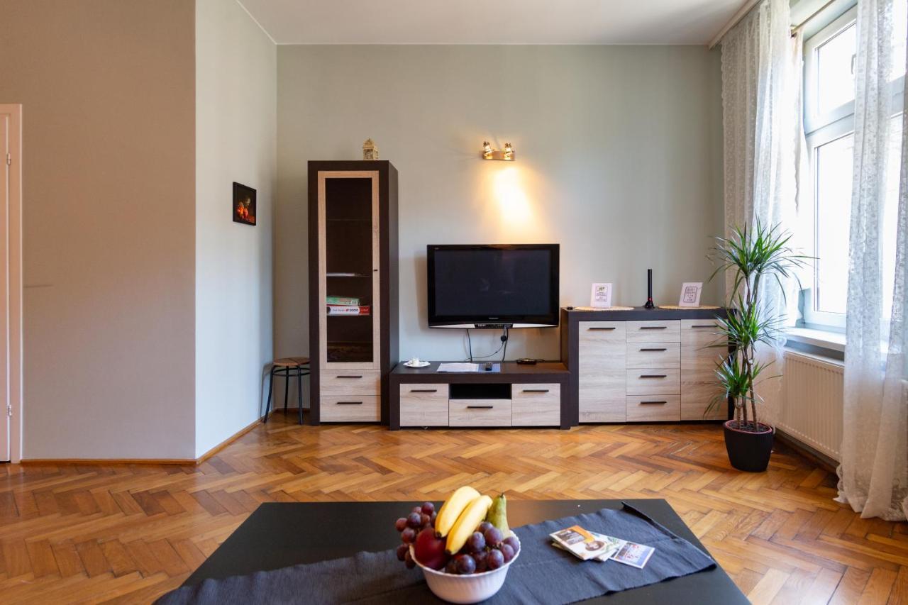 Spacious, Central & Artistic W/Brand New Bathroom! Cracovie Extérieur photo